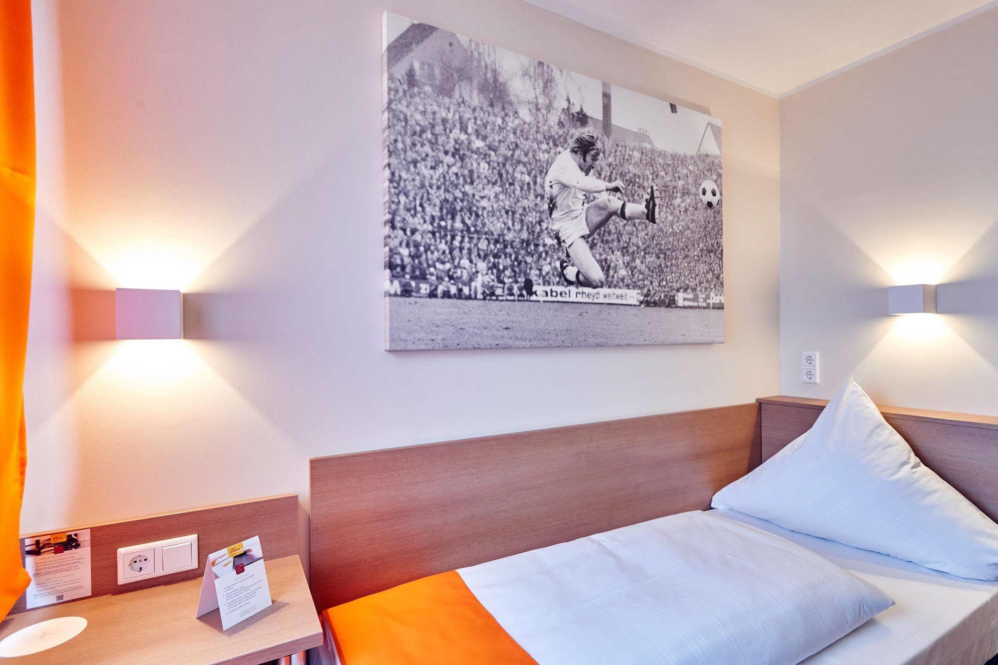 Mcdreams Hotel Moenchengladbach Buitenkant foto
