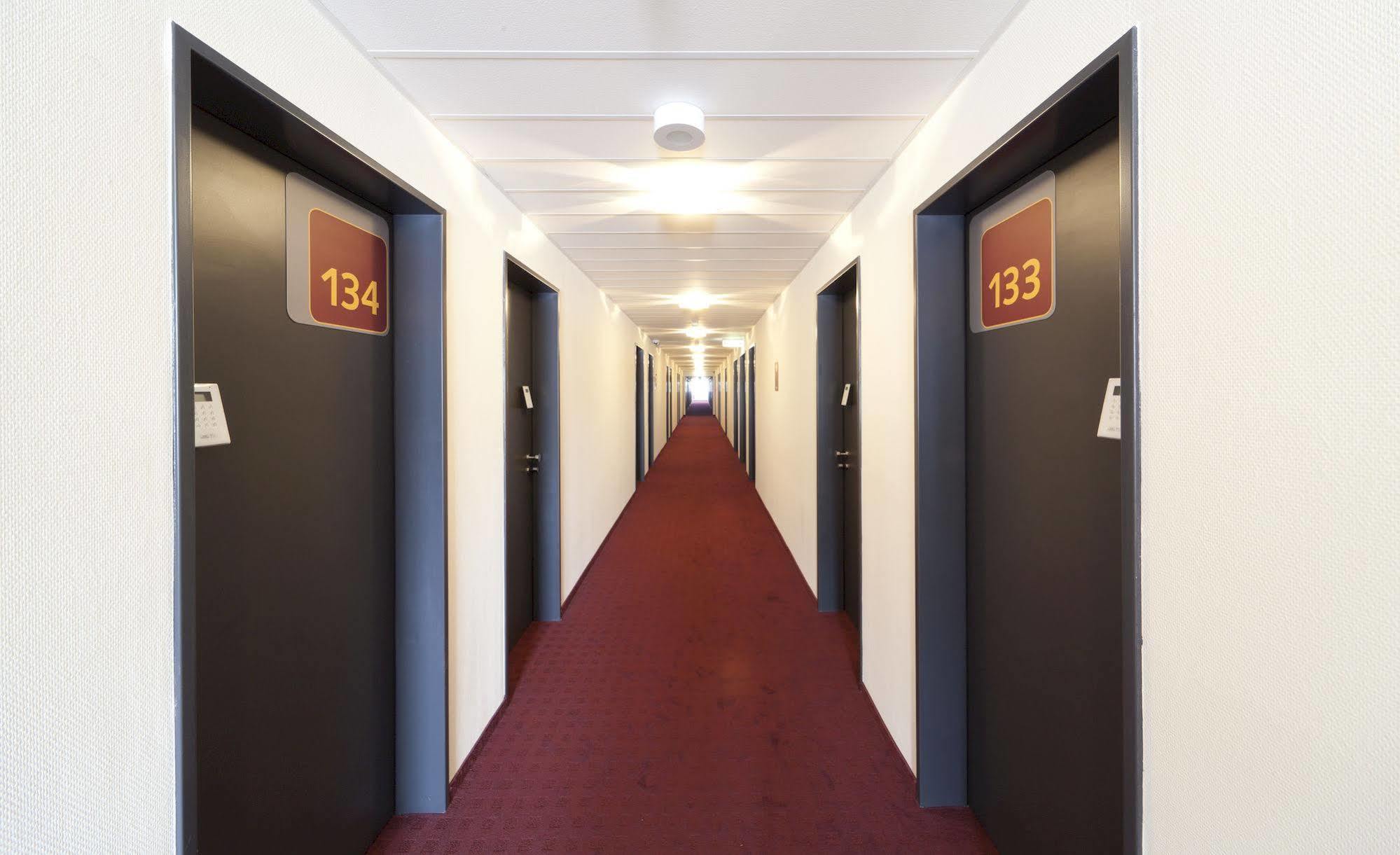 Mcdreams Hotel Moenchengladbach Buitenkant foto